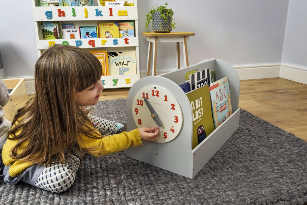 telling time, teaching time clock, book box, tidy books, tell the time clock